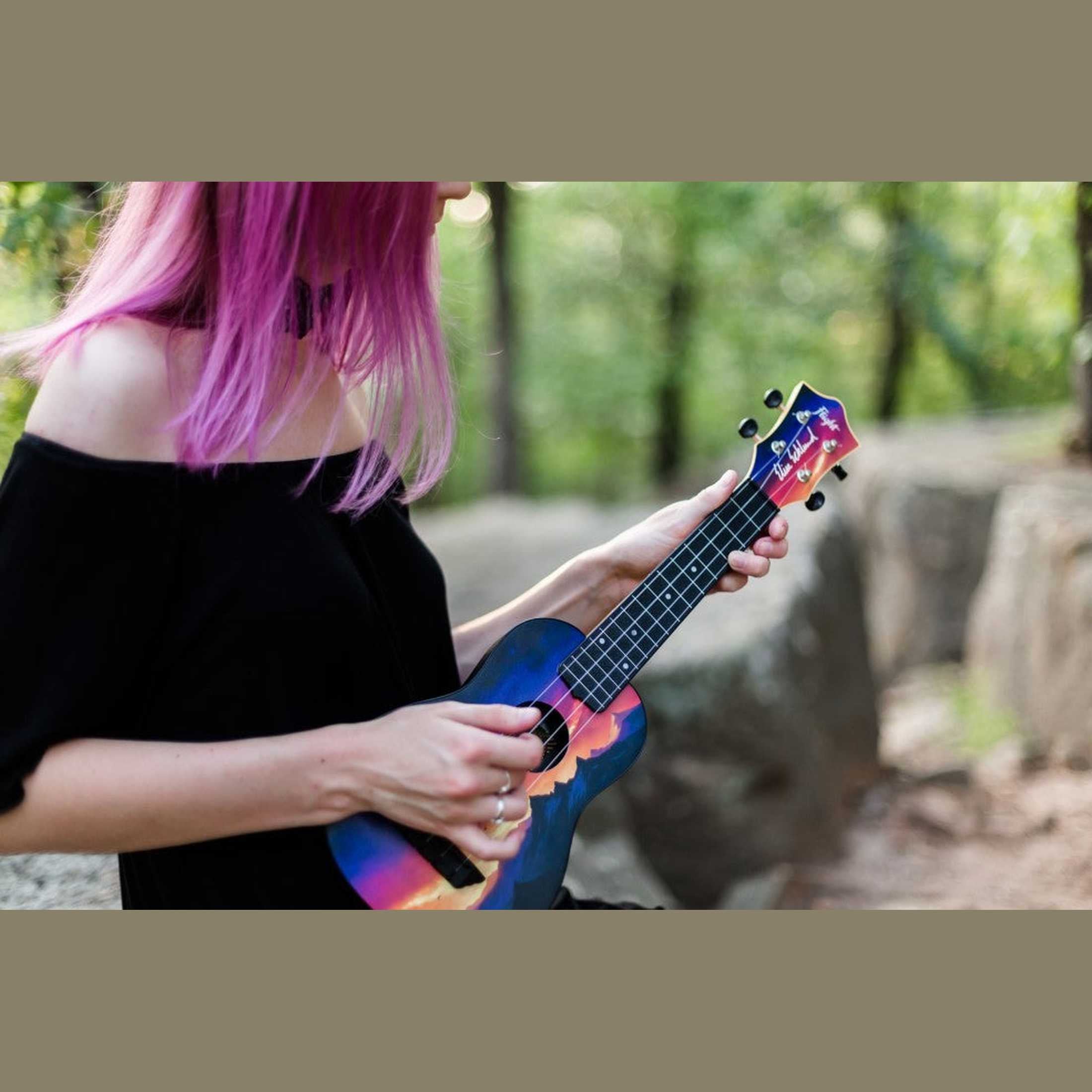 Flight TUSL-EE Sunset Elise Ecklund Signature Soprano Longneck Ukulele met Linden Top, ABS Body en Aquila Sugar Snaren