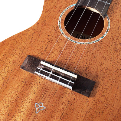 TOM T5 Concert Ukulele Massief Mahonie met Gecompenseerde Kam en Luxe Hoes