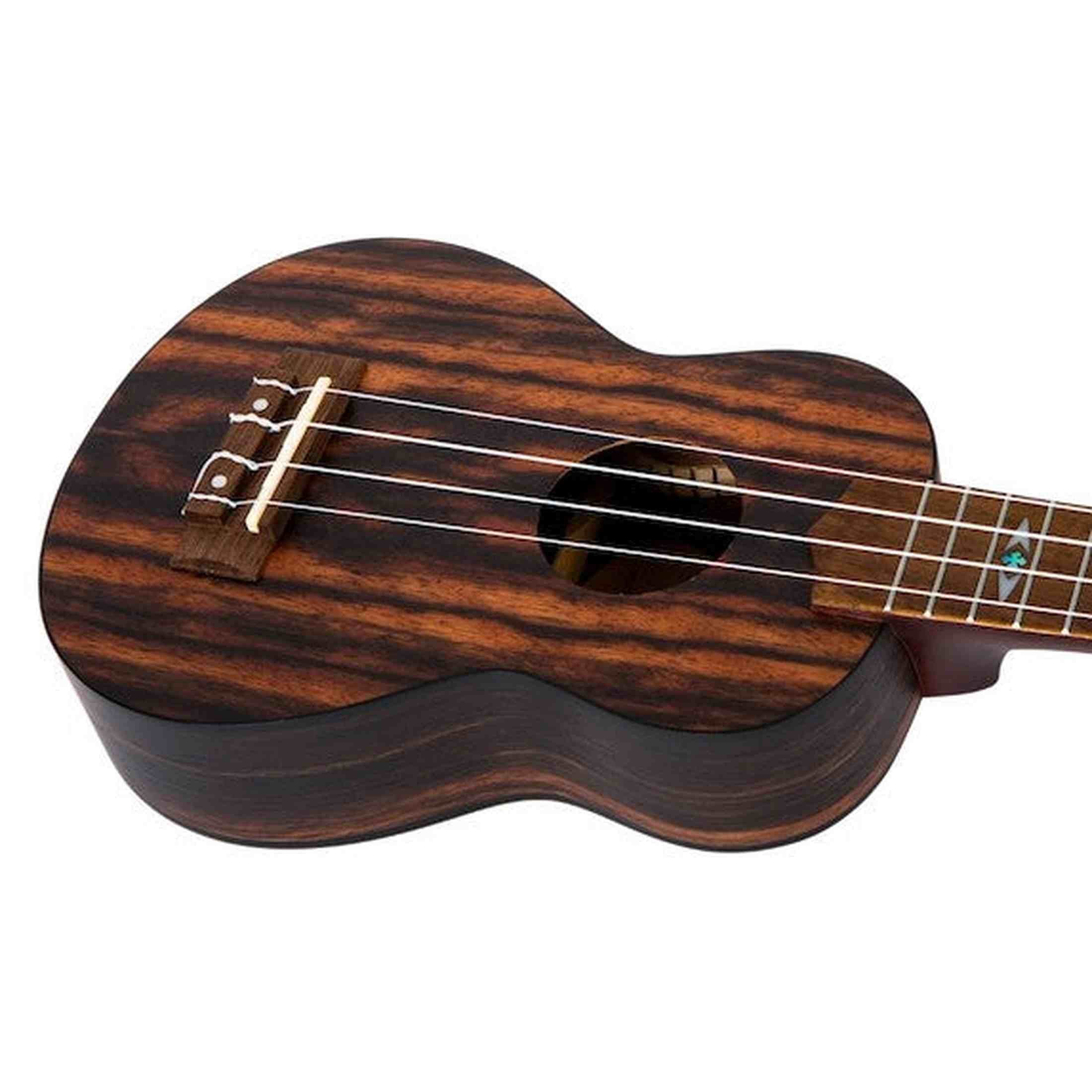 Flight DUS460 Amara Soprano Ukulele met Amara Body, Bone Topkam en Aquila Super Nylgut Snaren