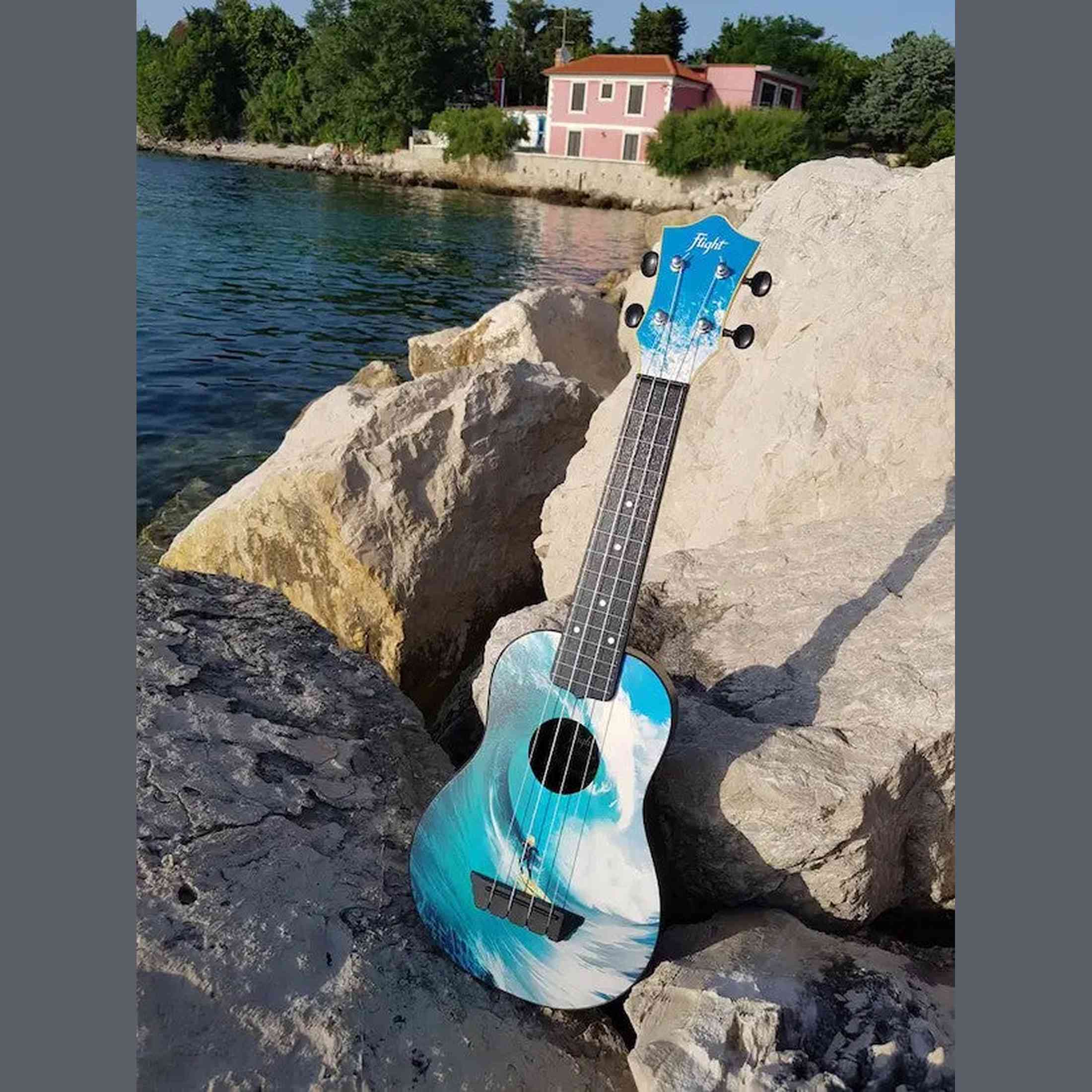 Flight TUS-25 SURF Soprano Ukulele met Linden Top, ABS Body en Aquila Snaren