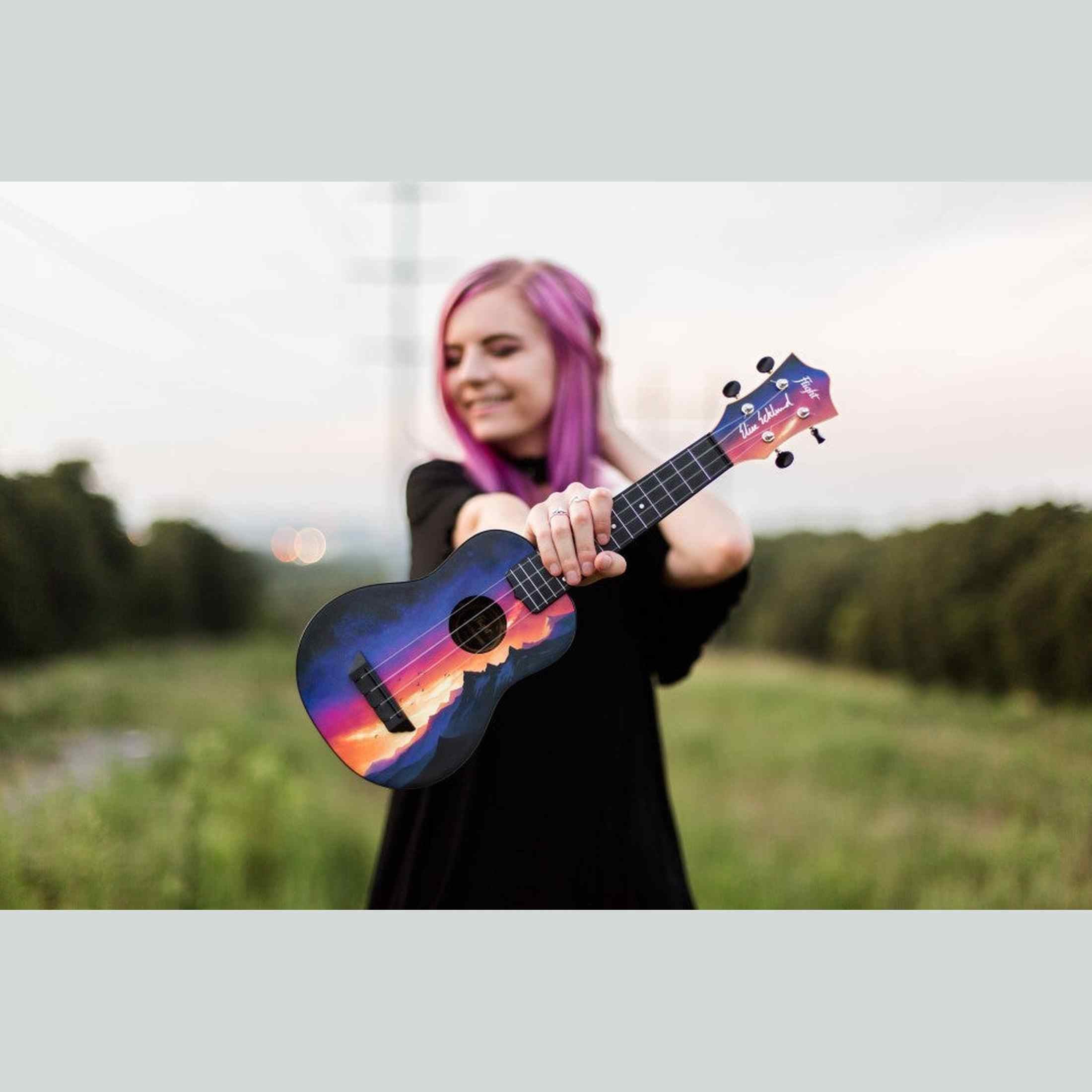 Flight TUSL-EE Sunset Elise Ecklund Signature Soprano Longneck Ukulele met Linden Top, ABS Body en Aquila Sugar Snaren