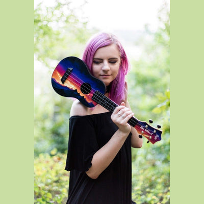 Flight TUSL-EE Sunset Elise Ecklund Signature Soprano Longneck Ukulele met Linden Top, ABS Body en Aquila Sugar Snaren