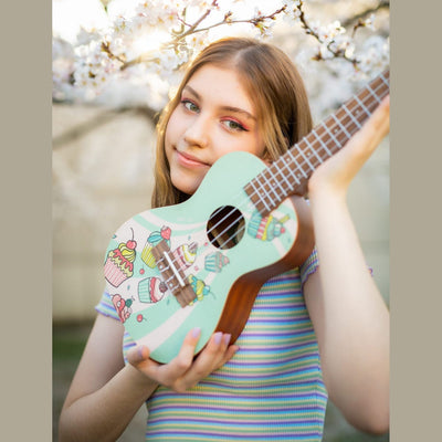 Flight AUC-33 Cupcake Concert Ukulele met Spruce Top, Sapele Body en Aquila Nylgut Snaren