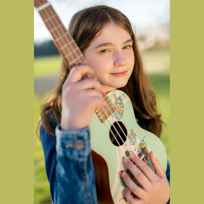 Flight AUC-33 Cupcake Concert Ukulele met Spruce Top, Sapele Body en Aquila Nylgut Snaren