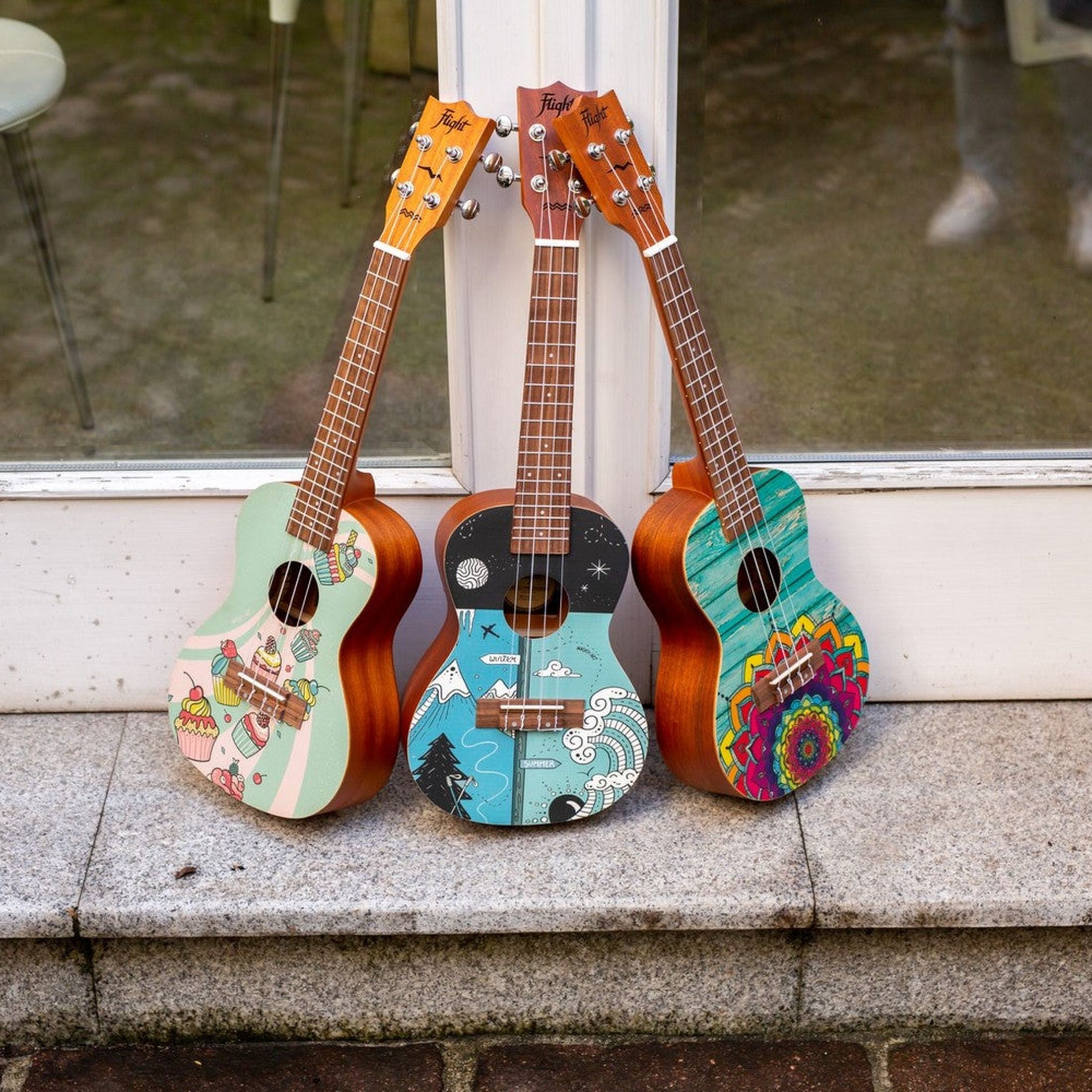 Flight AUC-33 Cupcake Concert Ukulele met Spruce Top, Sapele Body en Aquila Nylgut Snaren