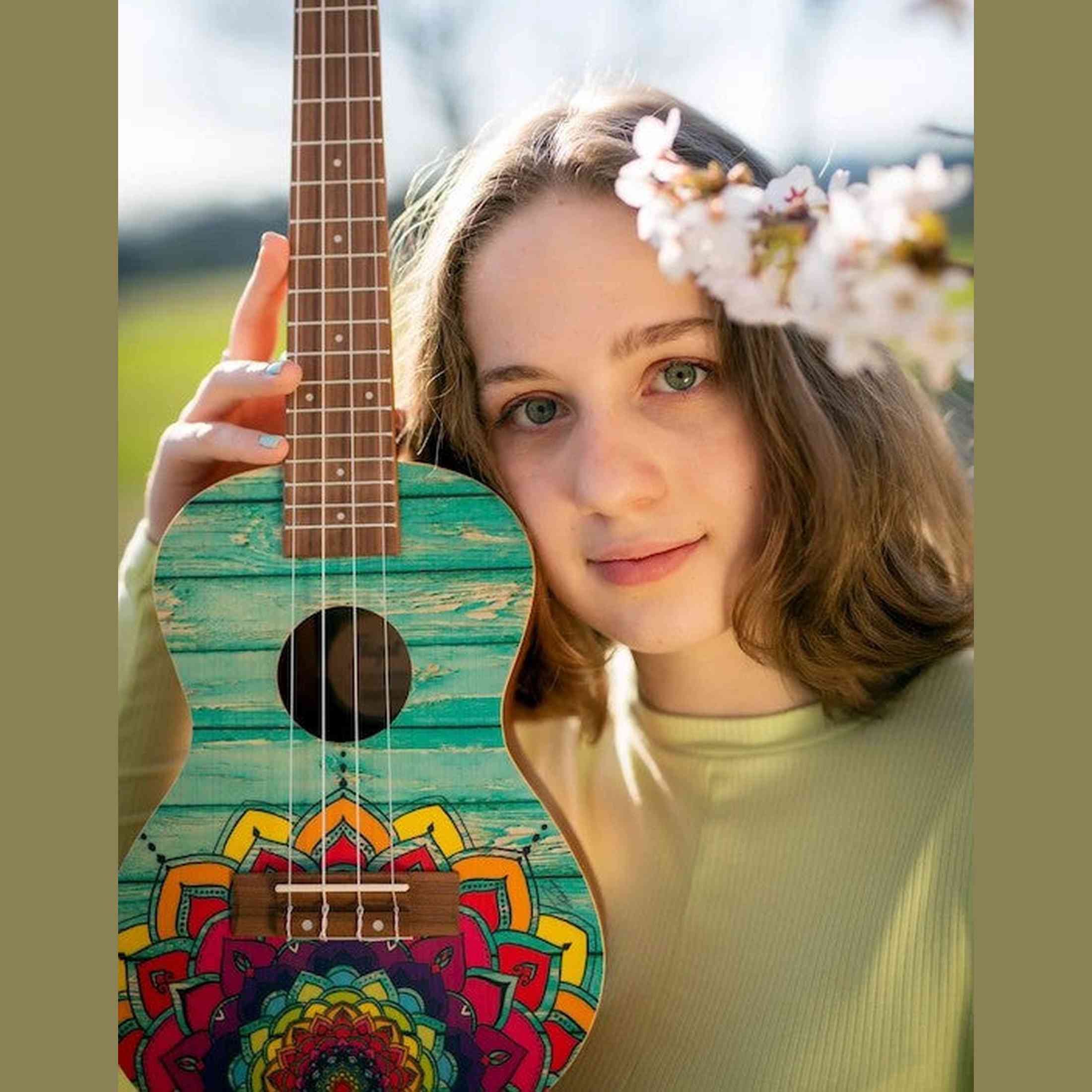 Flight AUC-33 Mansion Concert Ukulele met Spruce Top, Sapele Body en Aquila Nylgut Snaren