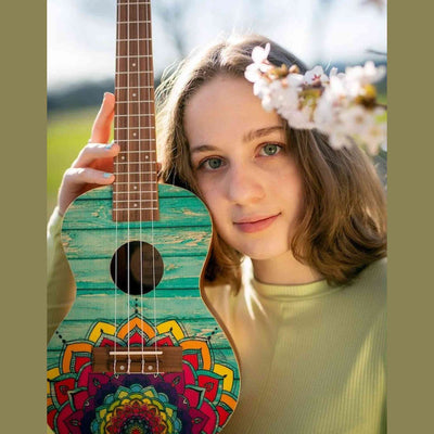 Flight AUC-33 Mansion Concert Ukulele met Spruce Top, Sapele Body en Aquila Nylgut Snaren