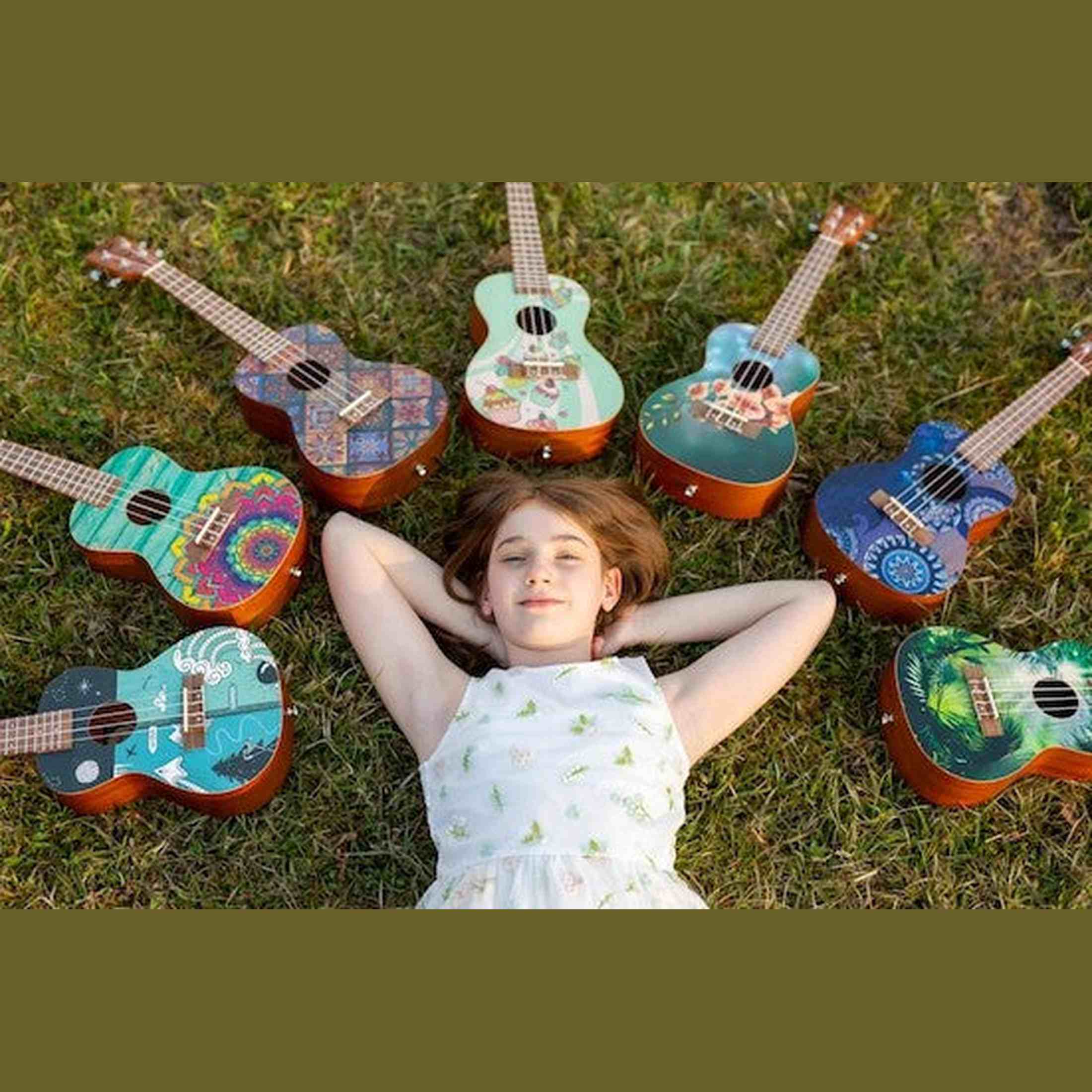 Flight AUC-33 Two Seasons Concert Ukulele met Spruce Top, Sapele Body en Aquila Nylgut Snaren