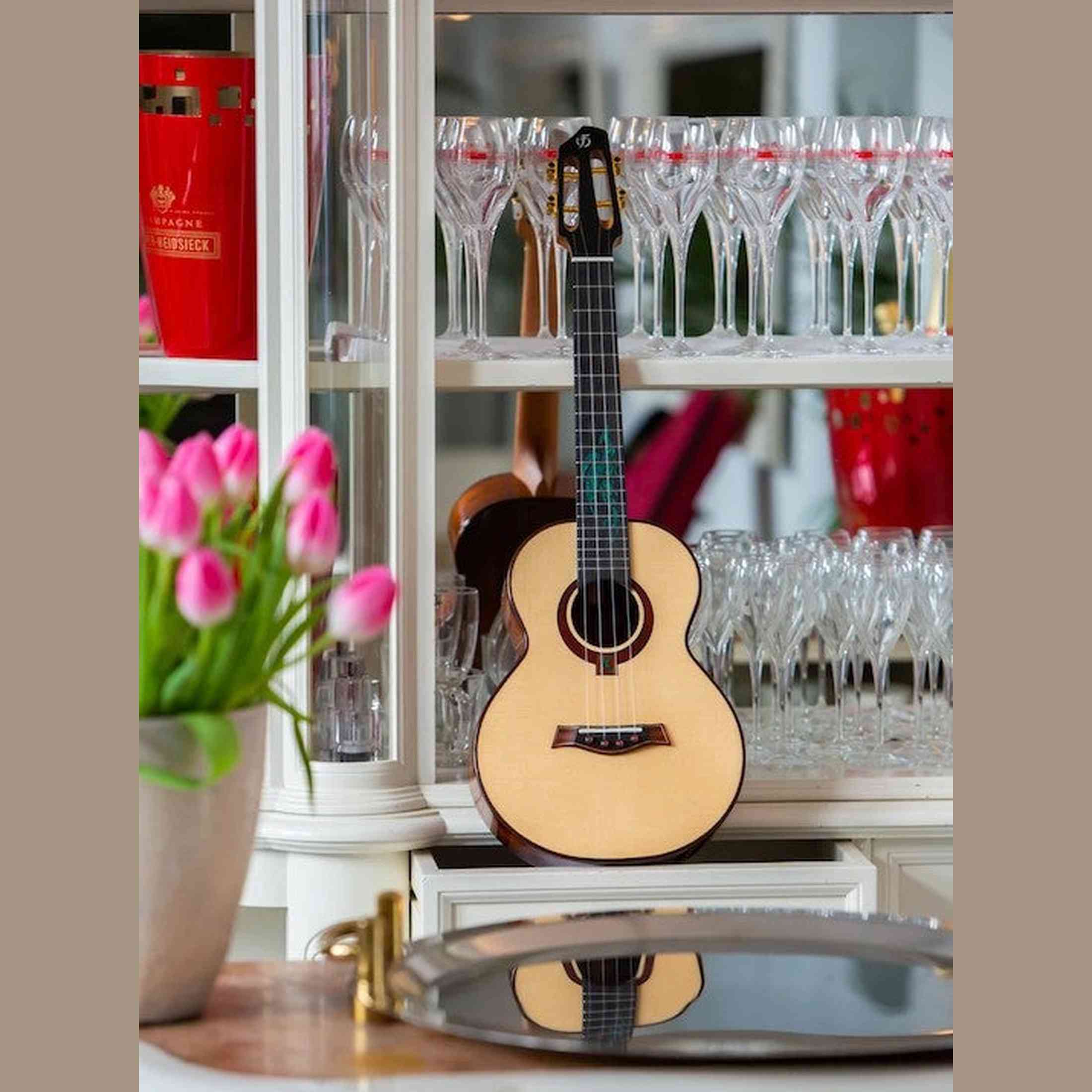 Flight A10SC Cocobolo Dragon Tenor Ukulele met Solid Engelmann Spruce Top en Solid Cocobolo Body