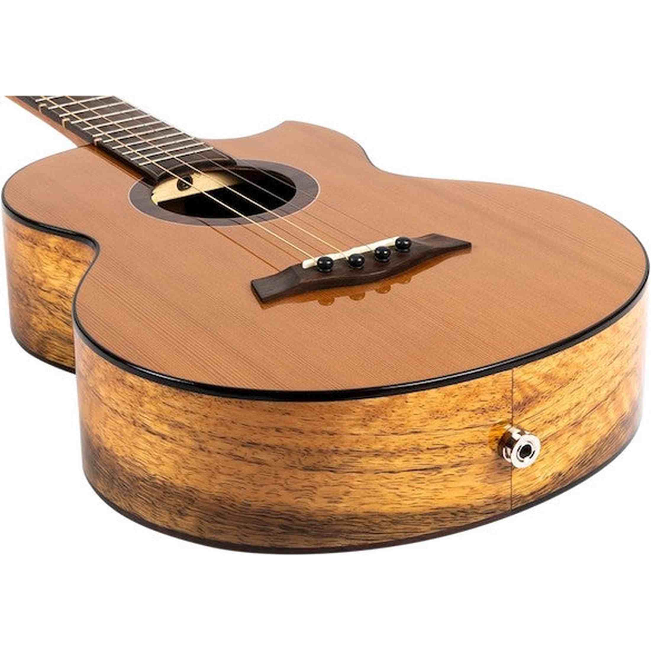 Flight Lily Baritone EQ-A Elektrisch-Akoestische Baritone Ukulele met Solid Cedar Top, Mango Body en Stalen Snaren