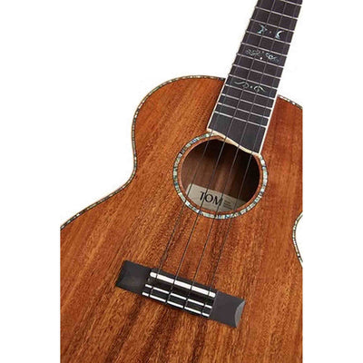 TOM M9E Tenor Ukelele met Massief Acacia en Pickup met effecten Inclusief Koffer