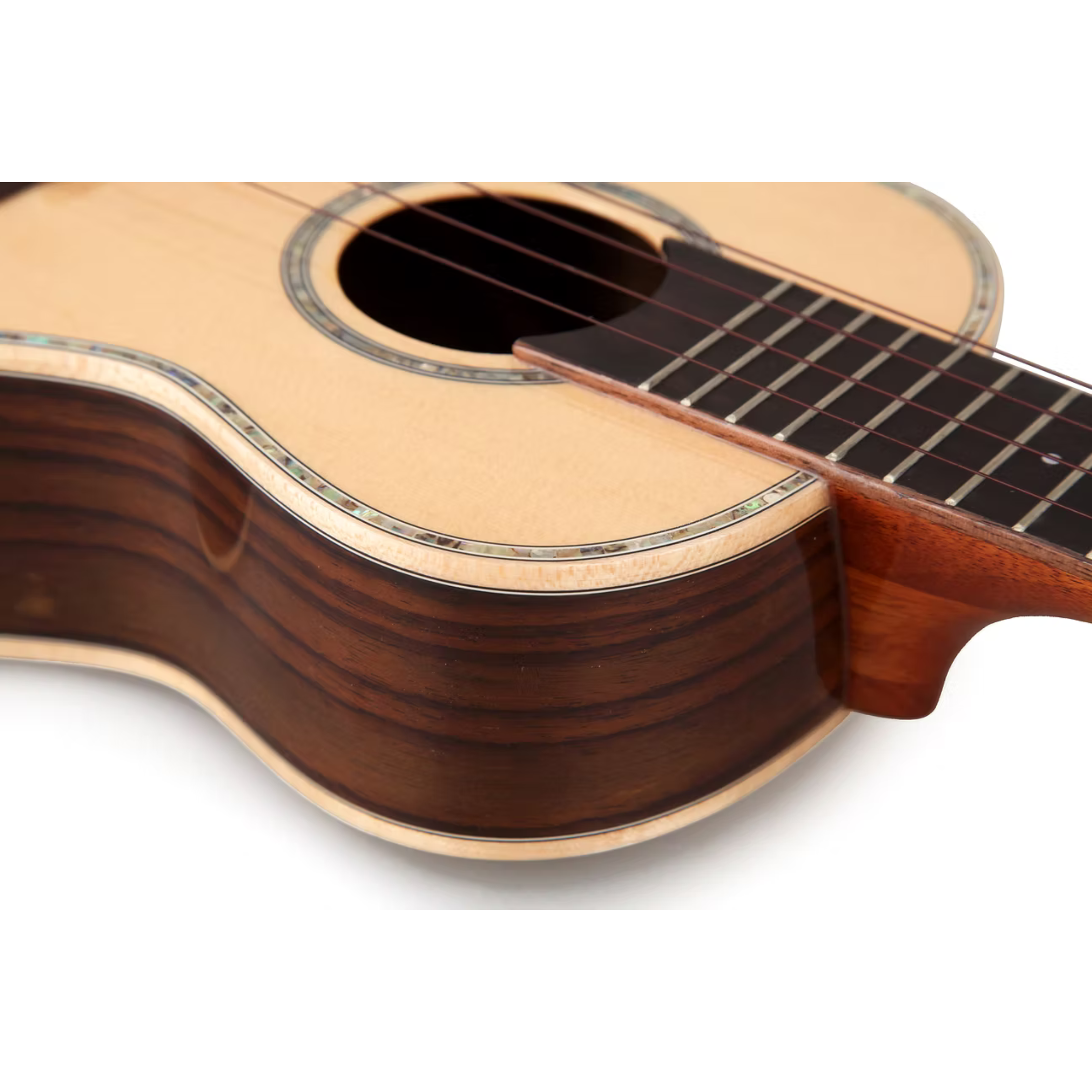 TOM 680 ME Tenor Ukelele met Massief Sparren Bovenblad en Pickup Inclusief Luxe Hoes