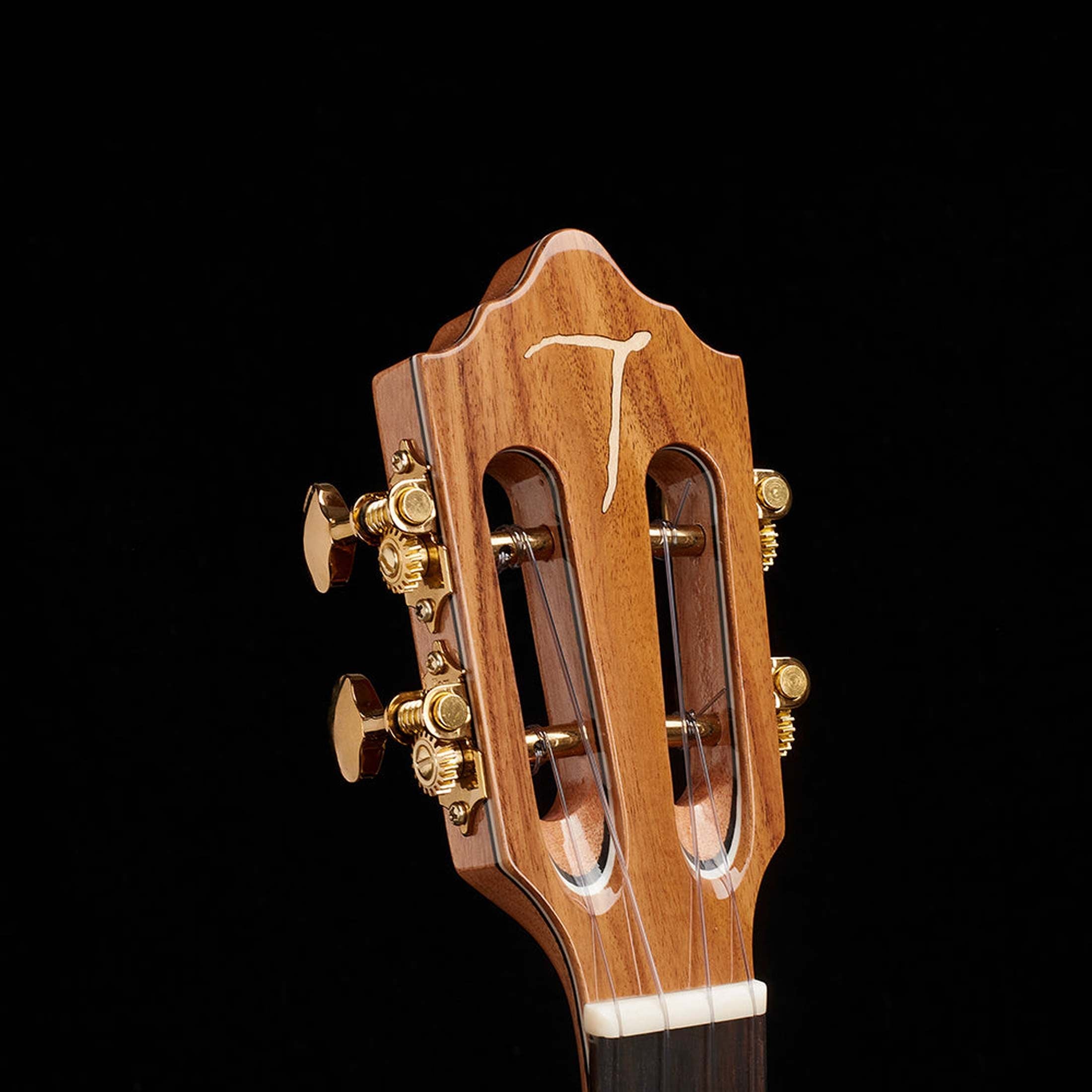 TOM 200 RM E Concert Ukelele met Massief Mahonie en Pickup Inclusief Koffer